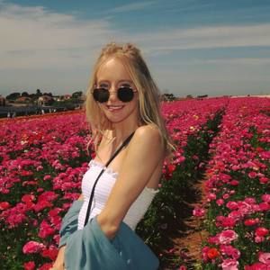 Meet your Posher, Larissa